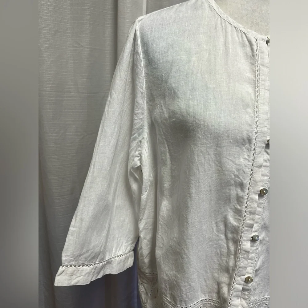 J.Jill Eyelet-border Linen Shirt in white | size medium